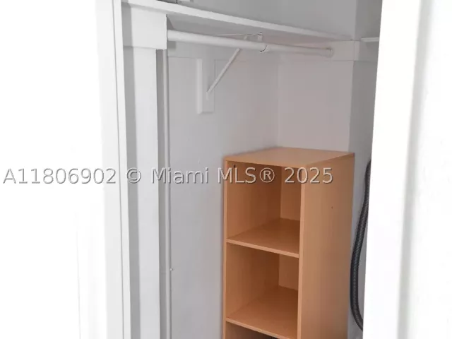 1-bedroom condo for sale in Miami Beach - 1500 Bay Rd 1532S - MondialRealty