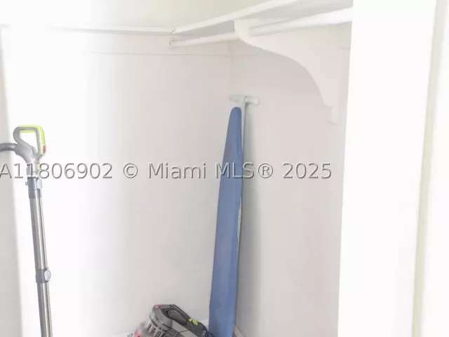 1-bedroom condo for sale in Miami Beach - 1500 Bay Rd 1532S - MondialRealty