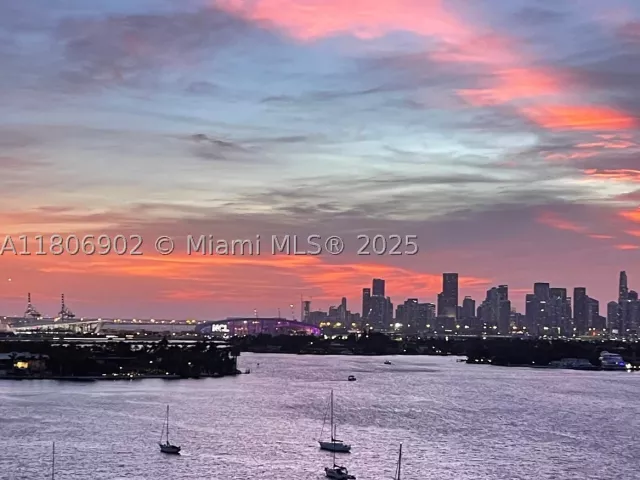 1-bedroom condo for sale in Miami Beach - 1500 Bay Rd 1532S - MondialRealty