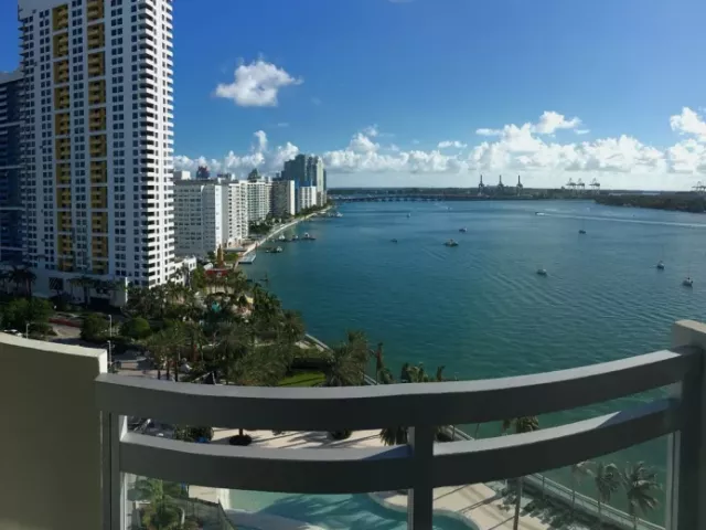 1-bedroom condo for sale in Miami Beach - 1500 Bay Rd 1532S - MondialRealty