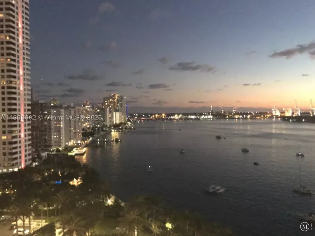 1-bedroom condo for sale in Miami Beach - 1500 Bay Rd 1532S - MondialRealty