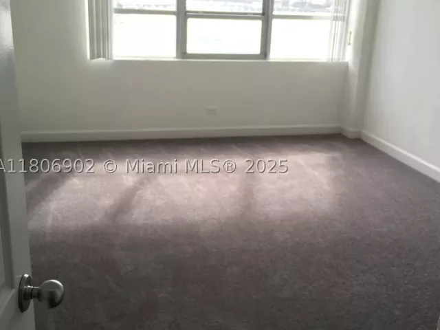 1-bedroom condo for sale in Miami Beach - 1500 Bay Rd 1532S - MondialRealty