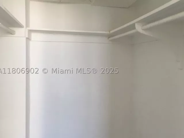 1-bedroom condo for sale in Miami Beach - 1500 Bay Rd 1532S - MondialRealty