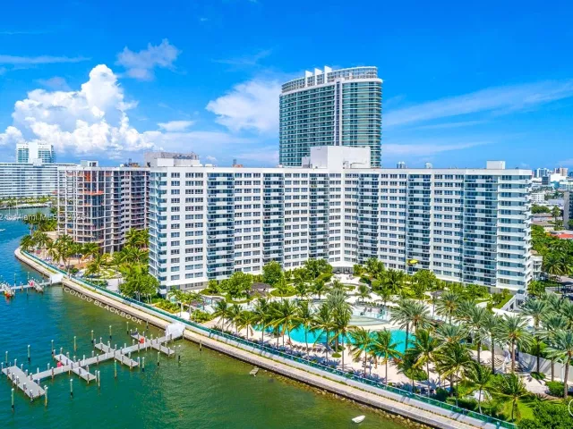 1-bedroom condo for sale in Miami Beach - 1500 Bay Rd 1532S - MondialRealty