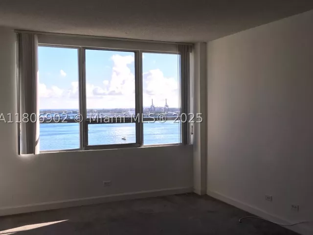 1-bedroom condo for sale in Miami Beach - 1500 Bay Rd 1532S - MondialRealty