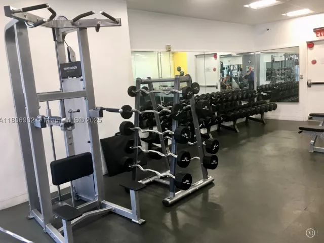 1-bedroom condo for sale in Miami Beach - 1500 Bay Rd 1532S - MondialRealty