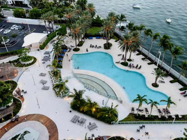 1-bedroom condo for sale in Miami Beach - 1500 Bay Rd 1532S - MondialRealty