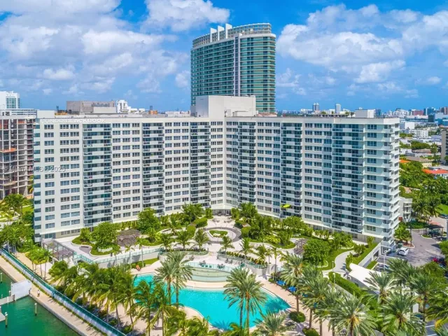 1-bedroom condo for sale in Miami Beach - 1500 Bay Rd 1532S - MondialRealty