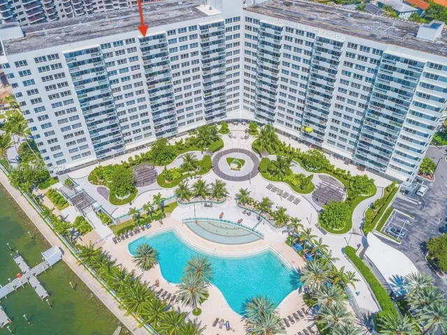 1-bedroom condo for sale in Miami Beach - 1500 Bay Rd 1532S - MondialRealty