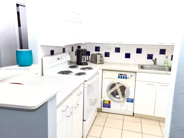 1-bedroom condo for sale in Miami Beach - 1500 Bay Rd 1532S - MondialRealty