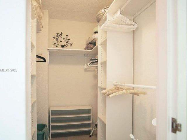 1-bedroom condo for rent in Hollywood - 2501 S Ocean Dr 520 - MondialRealty