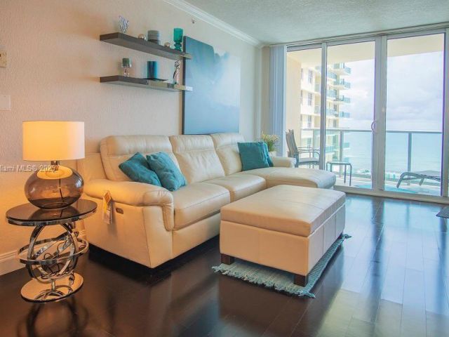 1-bedroom condo for rent in Hollywood - 2501 S Ocean Dr 520 - MondialRealty
