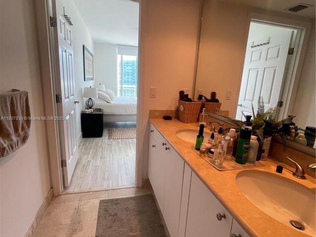 Apartment for rent  Unit #2305E - photo 6061332