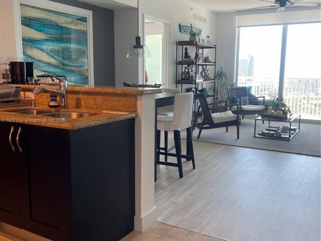 Apartment for rent  Unit #2305E - photo 6061340