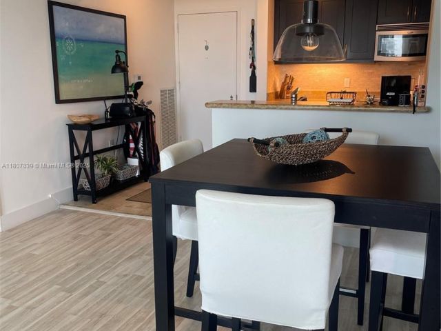 Apartment for rent  Unit #2305E - photo 6061341