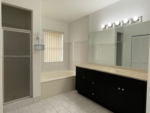 Home for rent at 10819 NW 51st Ln - photo 6134793