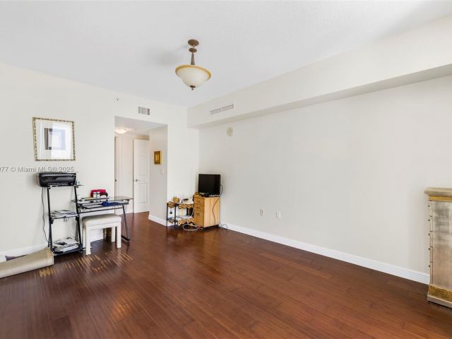 Apartment for sale  Unit #1604E - photo 6065423
