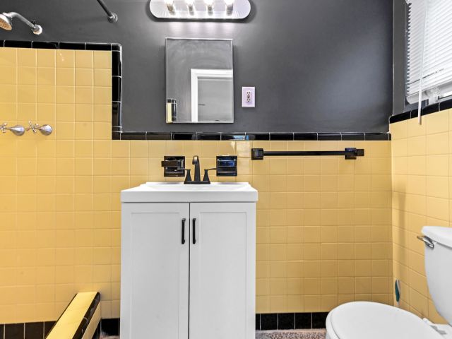 Home for rent at 713 NE 17th Terrace - photo 6359928