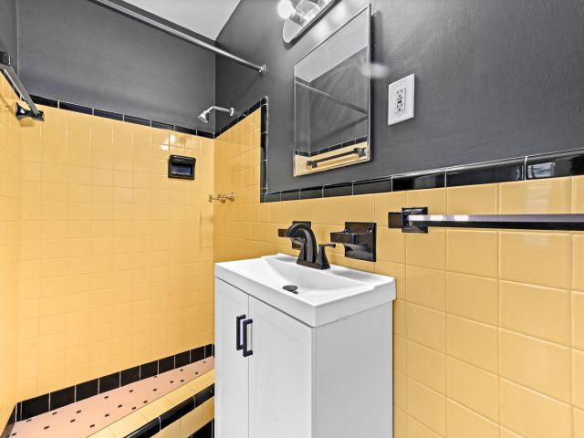 Home for rent at 713 NE 17th Terrace - photo 6359929