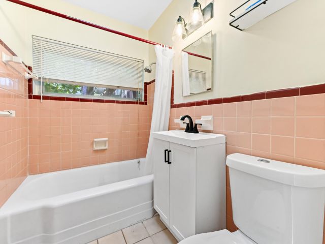 Home for rent at 713 NE 17th Terrace - photo 6359934