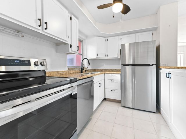 Home for rent at 713 NE 17th Terrace - photo 6359937