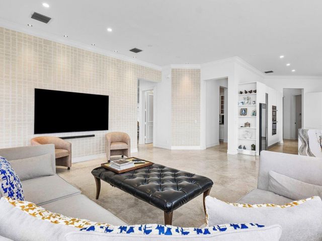 Home for sale at 713 SE 10th Street - photo 6062979