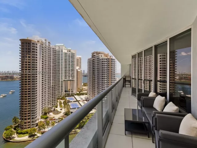2-bedroom condo for sale in Miami - 495 Brickell Ave 2304 - MondialRealty