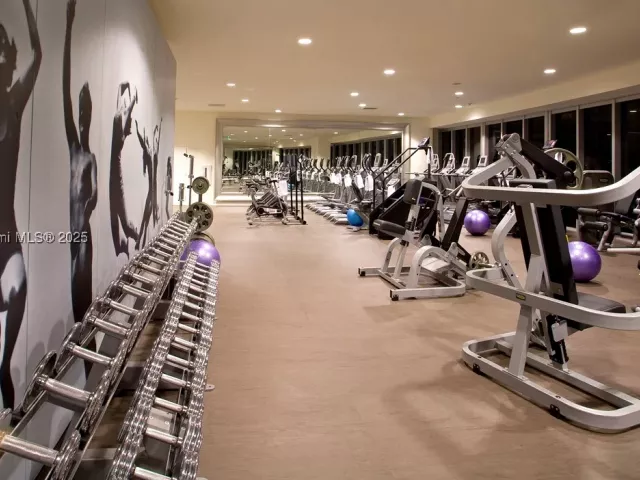 2-bedroom condo for sale in Miami - 495 Brickell Ave 2304 - MondialRealty