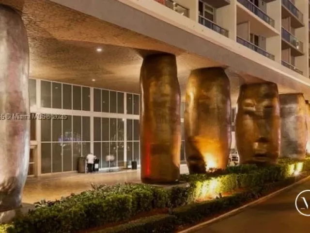 2-bedroom condo for sale in Miami - 495 Brickell Ave 2304 - MondialRealty