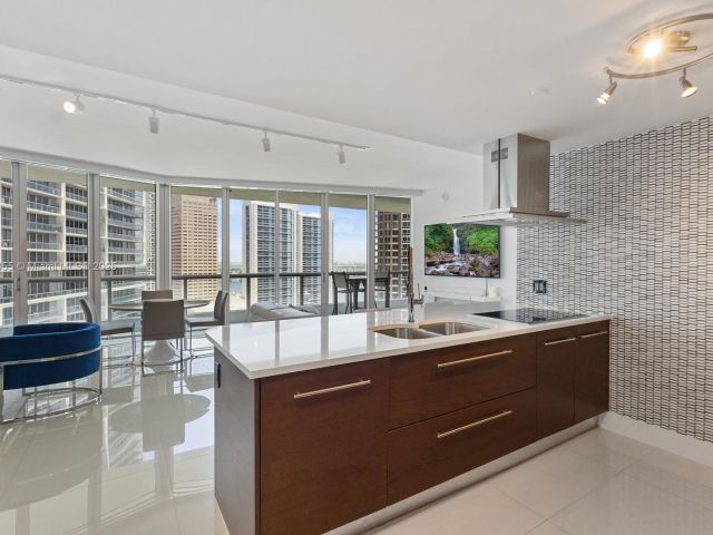 Apartment for sale  Unit #2304 - photo 6120284