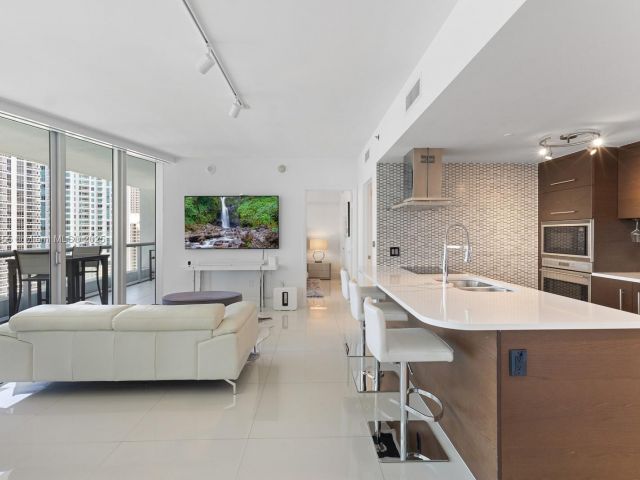 Apartment for sale  Unit #2304 - photo 6120285