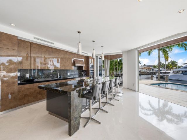 Home for rent at 3300 NE 39th St - photo 6125038