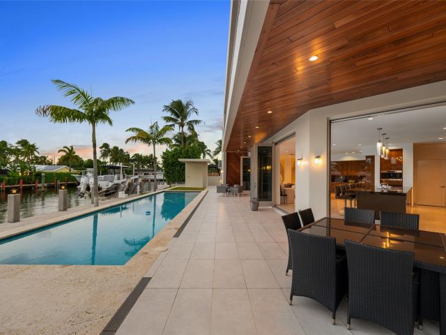 Home for rent at 3300 NE 39th St - photo 6125050