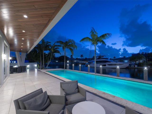 Home for rent at 3300 NE 39th St - photo 6125051