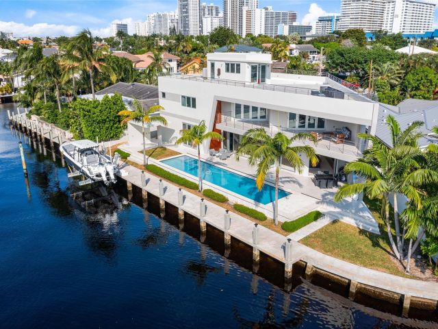 Home for rent at 3300 NE 39th St - photo 6125054