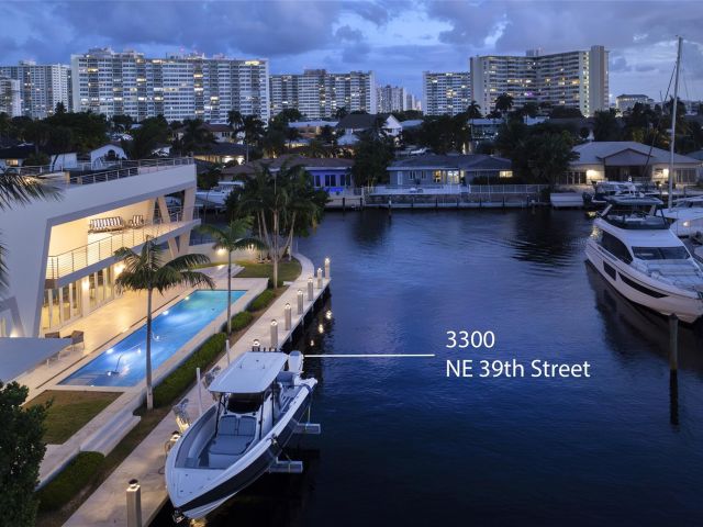 Home for rent at 3300 NE 39th St - photo 6125055