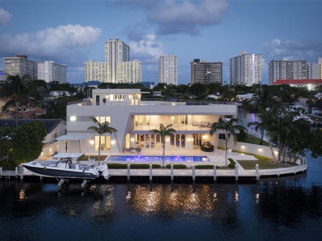 Home for rent at 3300 NE 39th St - photo 6125056