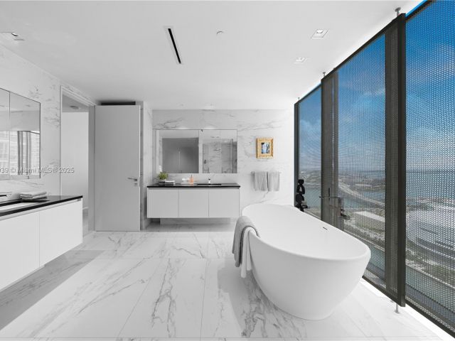 Apartment for sale  Unit #3201 - photo 6065806