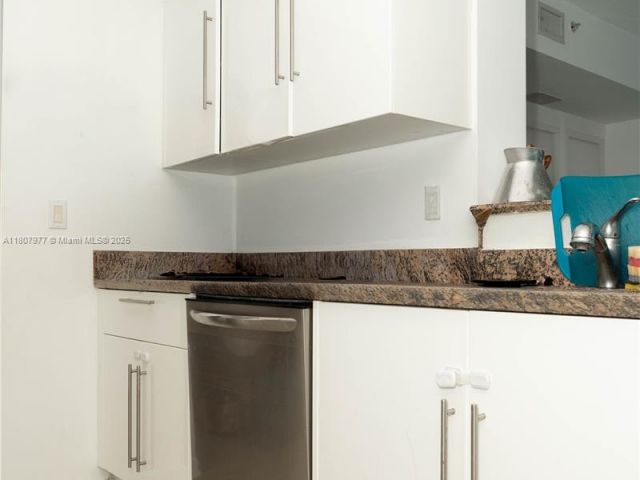 Apartment for sale  Unit #1521 - photo 6065766