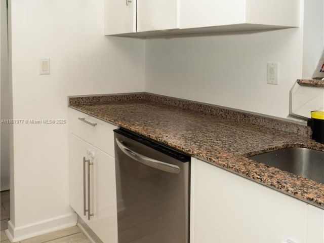 Apartment for sale  Unit #1521 - photo 6065767