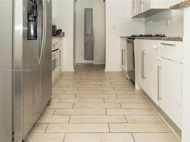 Apartment for sale  Unit #1521 - photo 6065770