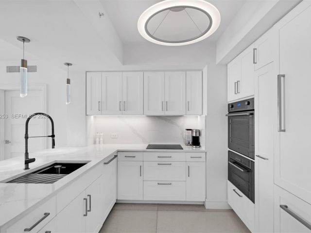 Apartment for sale  Unit #602N - photo 6787452