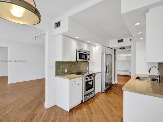 Apartment for rent  Unit #412 - photo 6064397