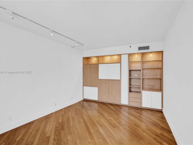 Apartment for rent  Unit #412 - photo 6064401