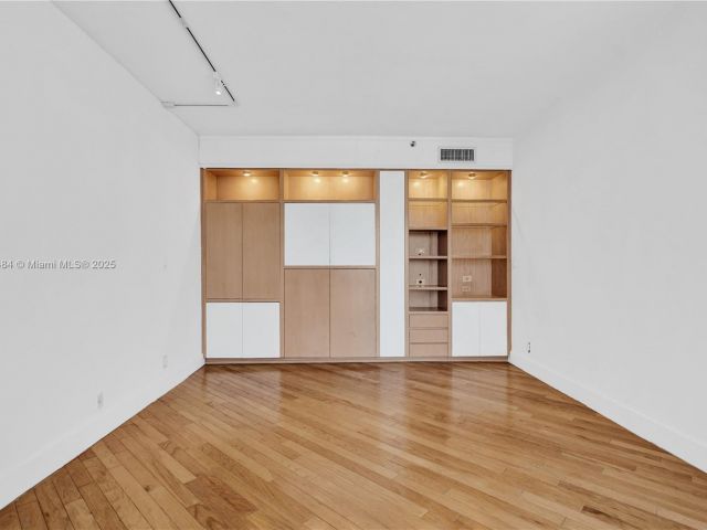 Apartment for rent  Unit #412 - photo 6064402