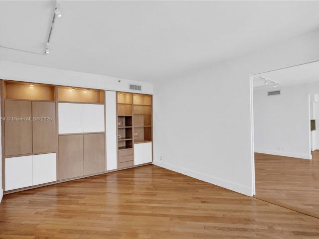 Apartment for rent  Unit #412 - photo 6064403