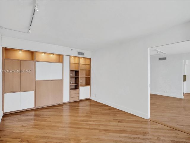 Apartment for rent  Unit #412 - photo 6064404