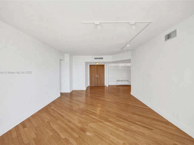 Apartment for rent  Unit #412 - photo 6064405