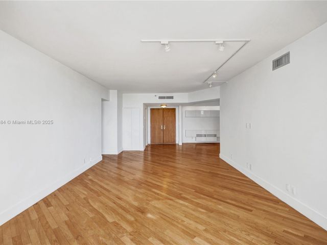 Apartment for rent  Unit #412 - photo 6064406