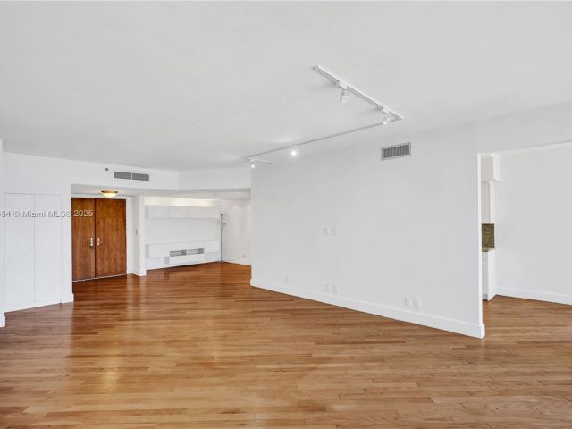 Apartment for rent  Unit #412 - photo 6064407